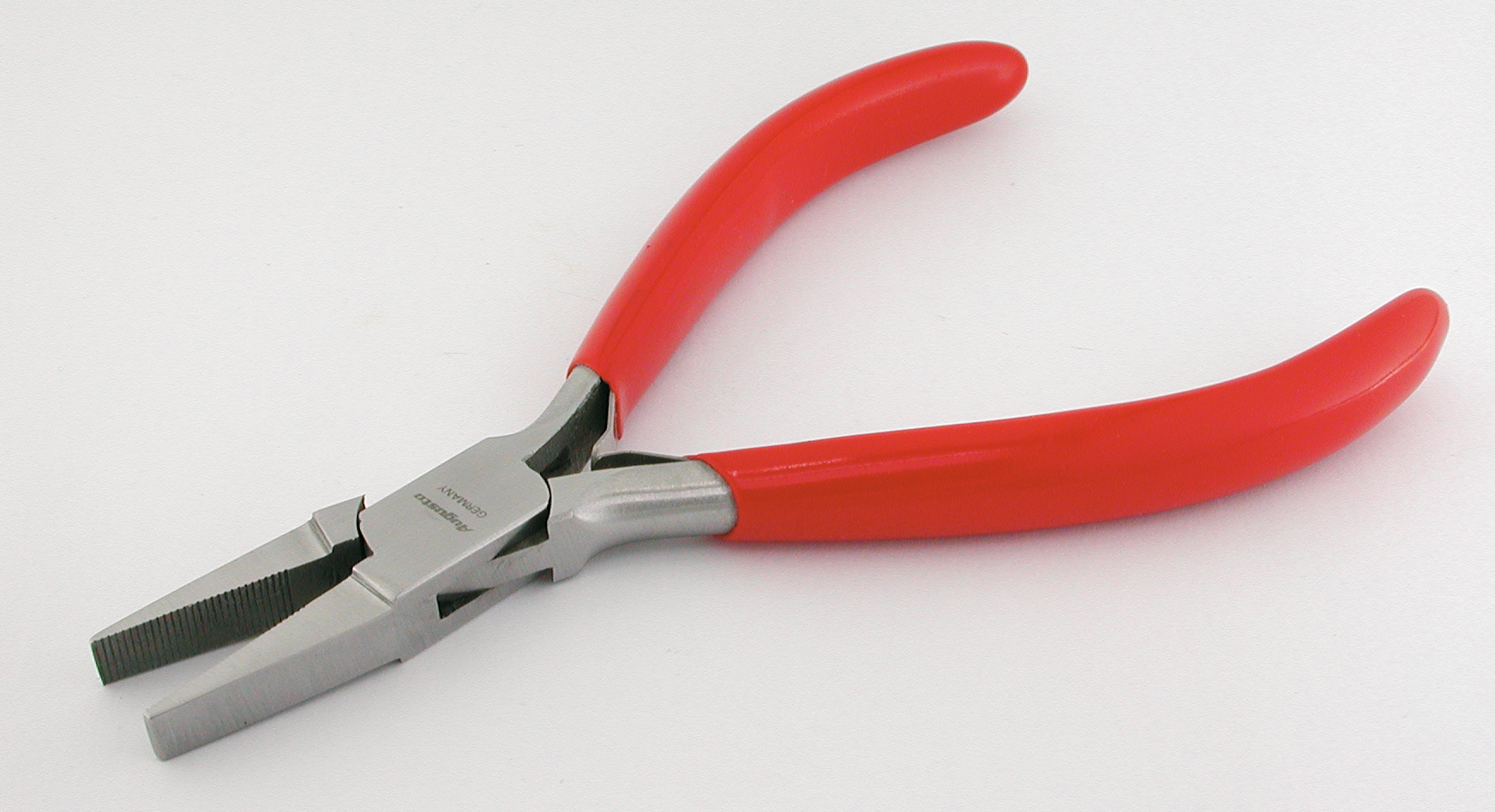 Flachzange mit Hieb, 130mm Flachzange mit Hieb, 130mm